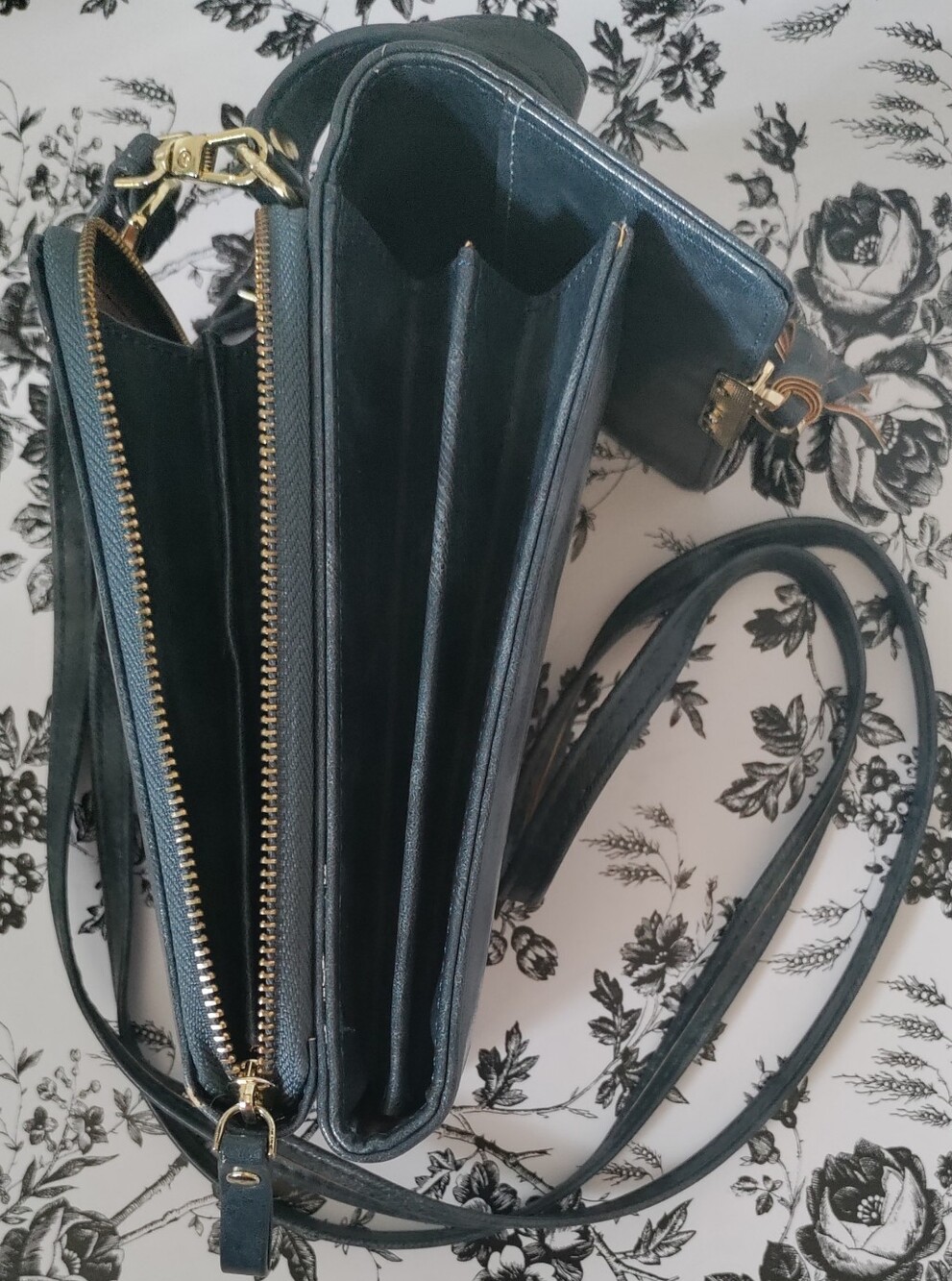 Carr Ken Blue Tassel Crossbody Cell Phone Wallet - Picture 3 of 4